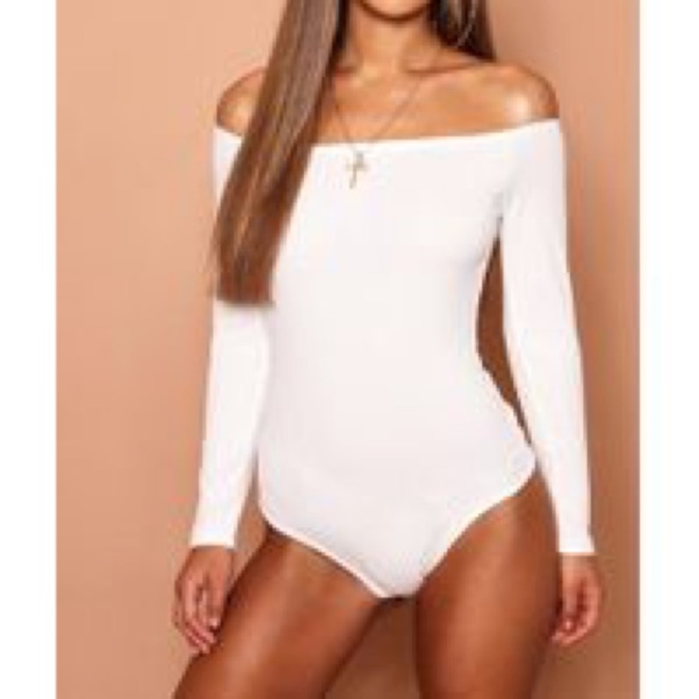 Boohoo off the shoulder white bodysuit size XS